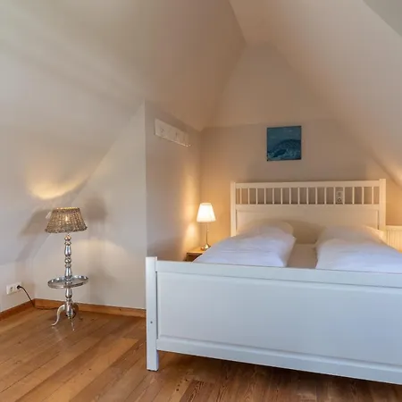Holiday home Fischerhaus Am Reetdachhaus Friesenhaus *